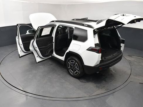 New 2026 Jeep Cherokee Limited image 28