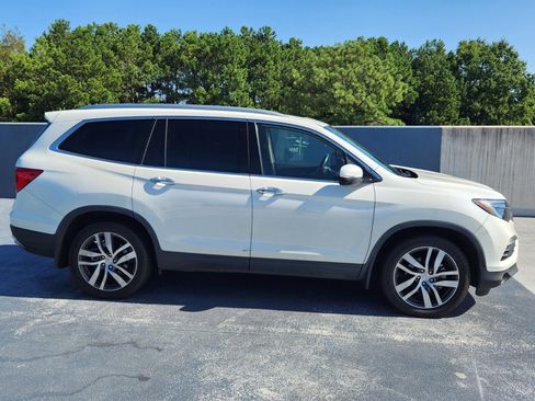 Used 2017 Honda Pilot Elite image 6
