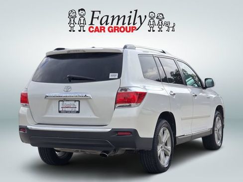 Used 2012 Toyota Highlander Limited w/ Tow Pkg FWD image 4
