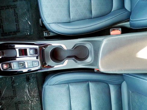 Used 2022 Chevrolet Bolt EUV Premier w/ Sun & Sound Package image 20