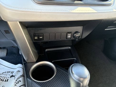 Used 2013 Toyota RAV4 LE image 28