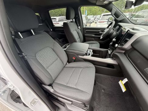New 2026 RAM 1500 4x4 Crew Cab image 9