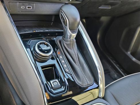 Used 2025 GMC Canyon Denali image 24