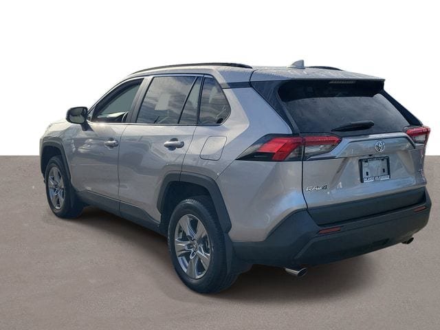 Used 2025 Toyota RAV4 XLE w/ Convenience Package FWD image 3