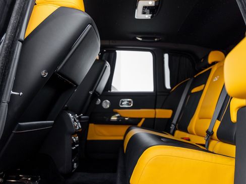 Used 2023 Rolls-Royce Cullinan Black Badge w/ Dark Exterior Package image 36