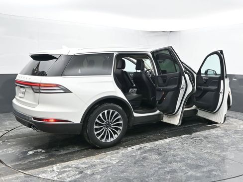 Used 2023 Lincoln Aviator AWD w/ Premium Package image 60