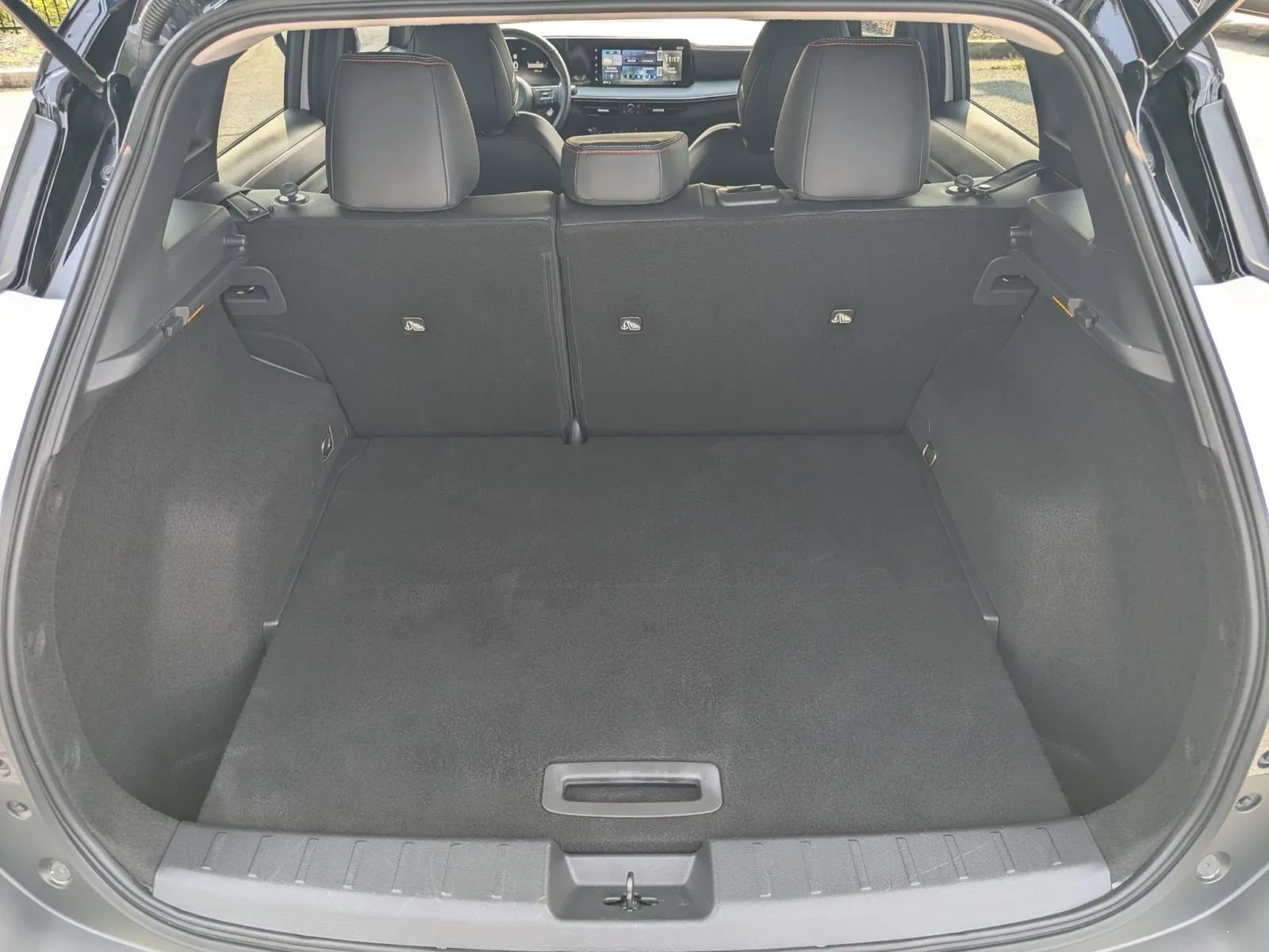 Certified 2025 Nissan Kicks SR w/ SR Premium Package FWD image 16