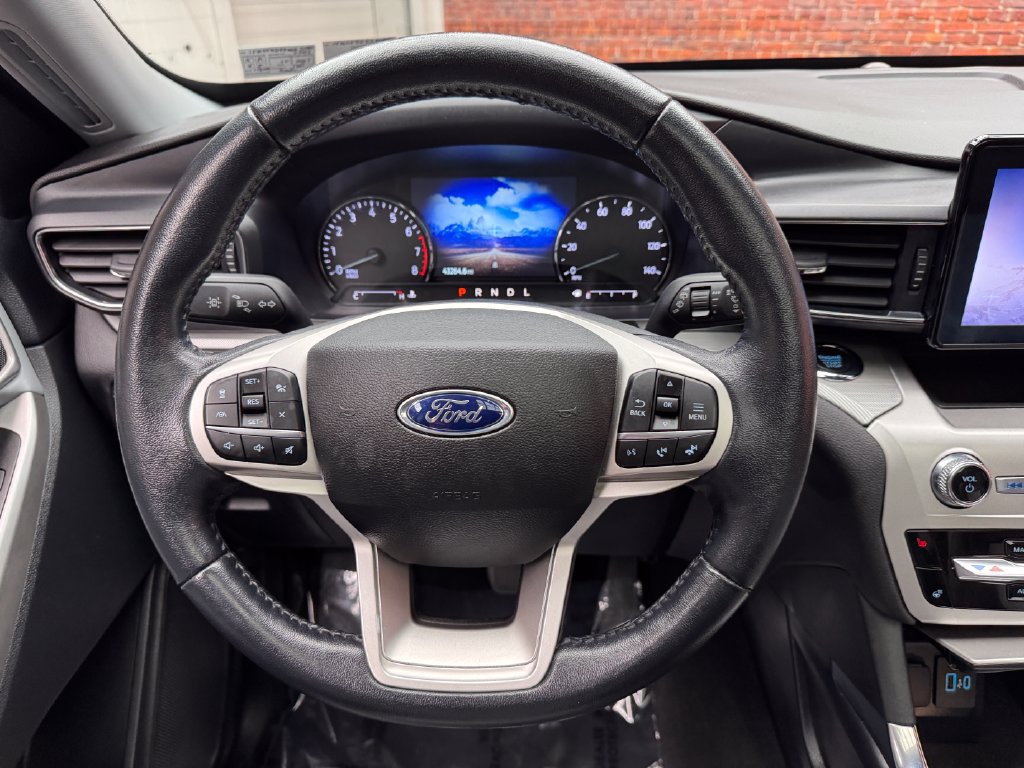 Certified 2022 Ford Explorer XLT w/ Equipment Group 202A AWD/4WD image 14