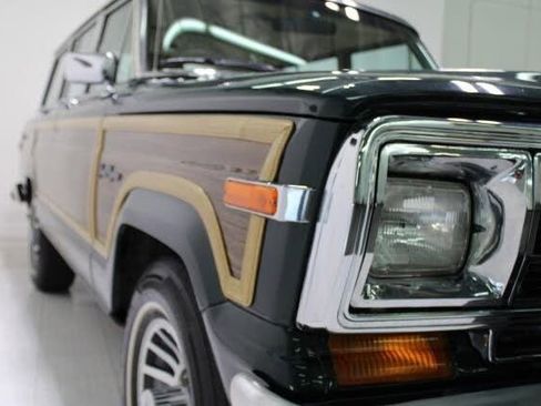 Used 1991 Jeep Grand Wagoneer image 34