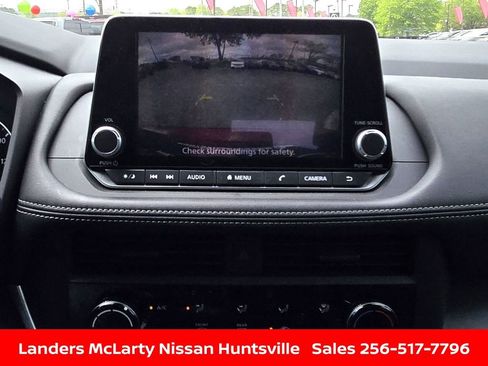 Used 2025 Nissan Rogue S AWD/4WD image 19