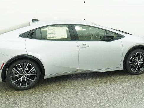 New 2027 Toyota Prius XLE FWD image 10