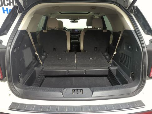 Used 2022 Ford Explorer Limited w/ Equipment Group 301A image 18