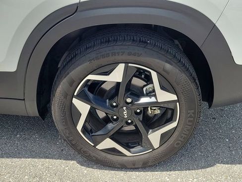 Certified 2025 Kia Seltos EX AWD/4WD image 6