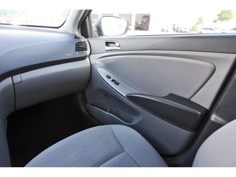Used 2016 Hyundai Accent SE FWD image 12