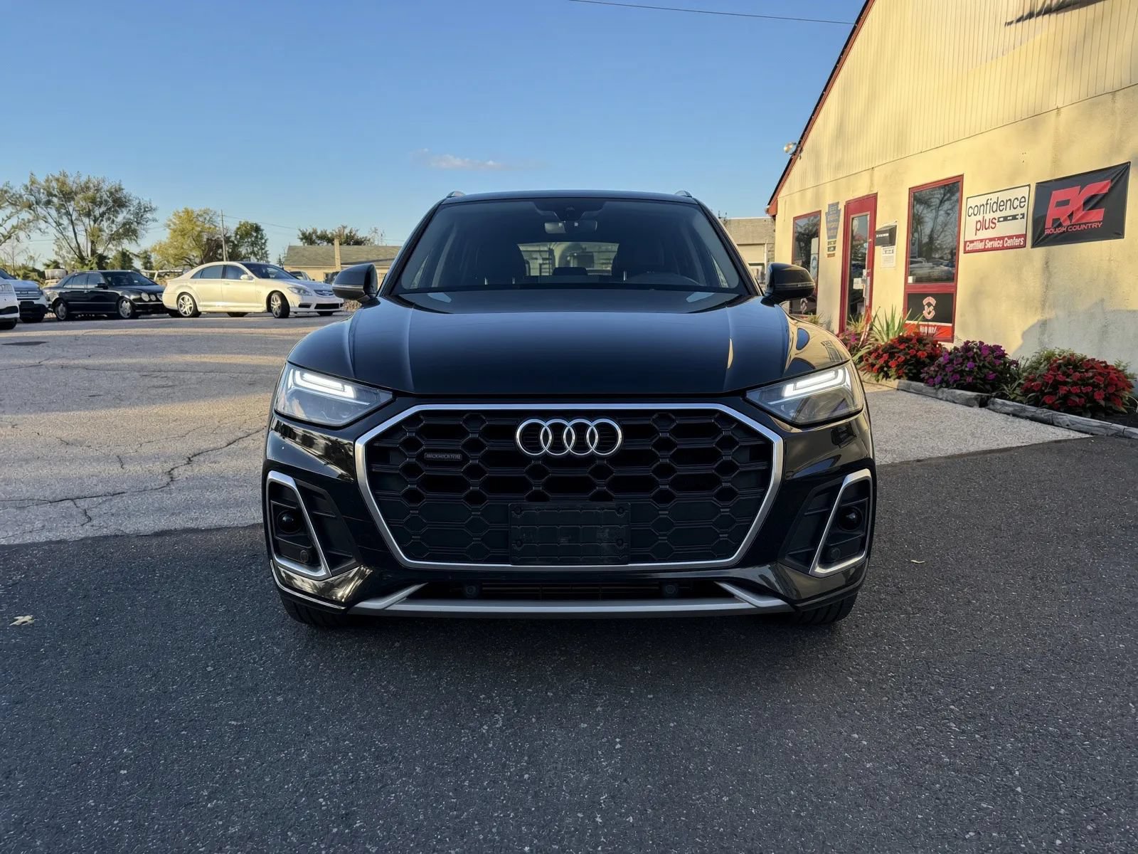 Used 2022 Audi Q5 2.0T Premium w/ Convenience Package AWD/4WD image 2