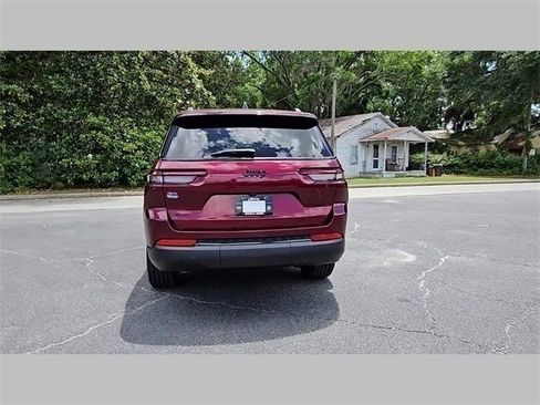 Used 2024 Jeep Grand Cherokee L Laredo image 28