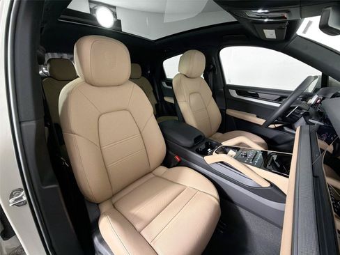 Certified 2026 Porsche Cayenne Coupe AWD/4WD image 28