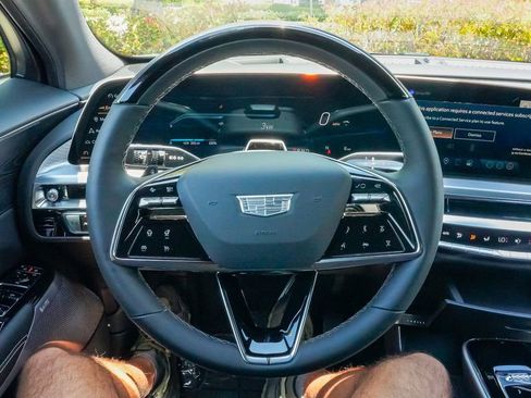 Used 2025 Cadillac Lyriq Sport image 25