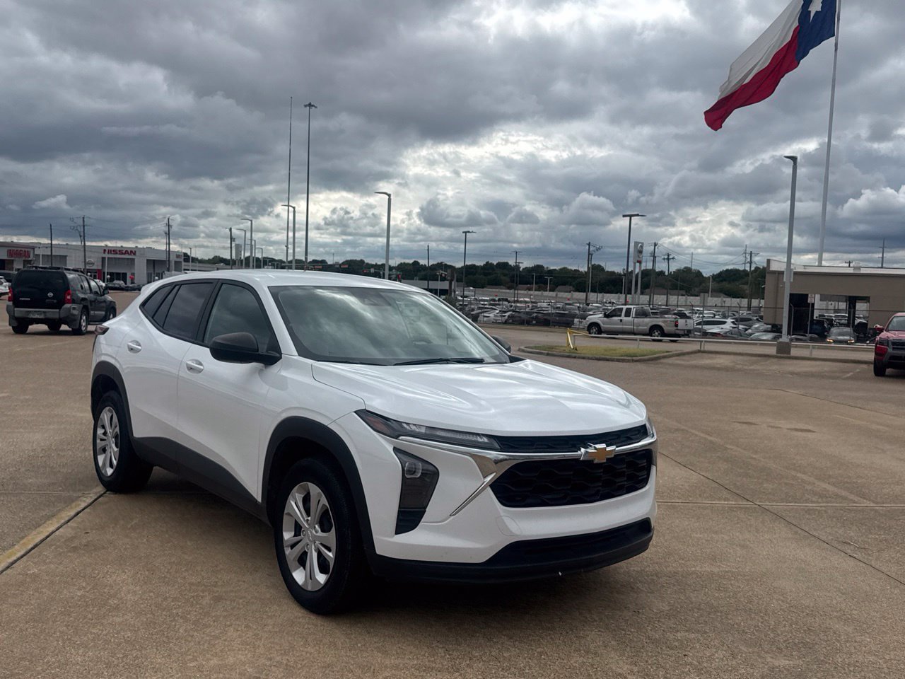 Used 2025 Chevrolet Trax LS FWD image 1