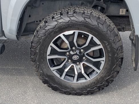 Used 2021 Toyota Tacoma TRD Sport w/ Technology Package RWD image 13