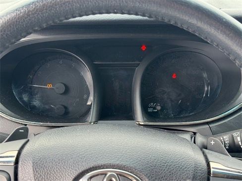 Used 2016 Toyota Avalon XLE Premium image 19