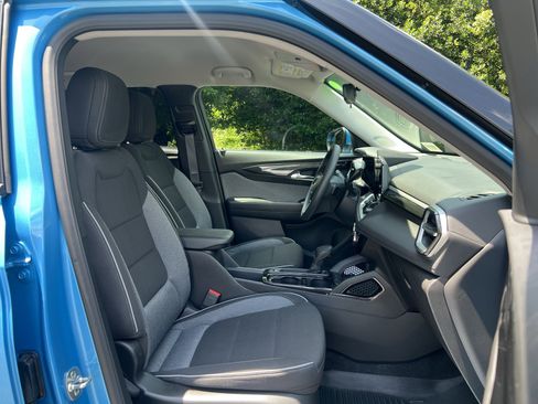 Used 2025 Chevrolet TrailBlazer LT w/ Driver Confidence Package FWD image 33