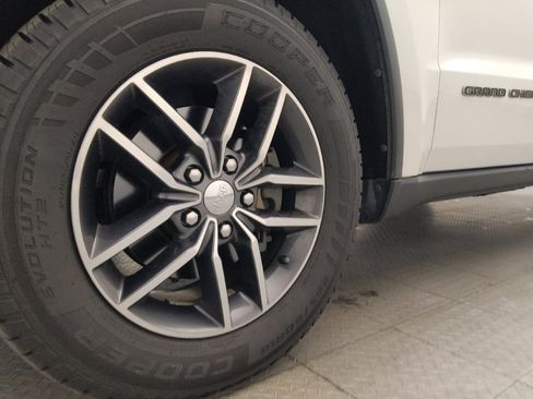 Used 2018 Jeep Grand Cherokee Limited RWD image 31