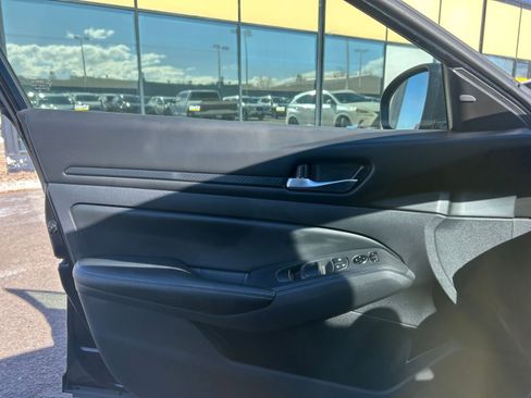 Used 2025 Nissan Altima 2.5 SV image 18