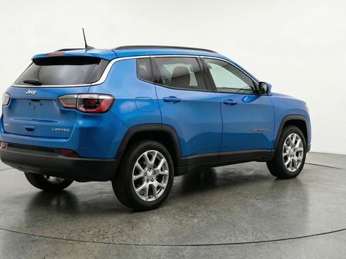 Used 2025 Jeep Compass Limited AWD/4WD image 9