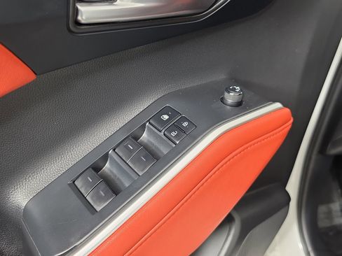 Used 2022 Toyota Highlander XSE FWD image 19
