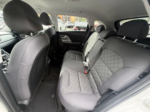 Used 2017 Kia Niro LX FWD image 15