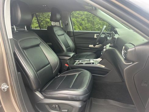 Used 2021 Ford Explorer XLT w/ Equipment Group 202A image 22