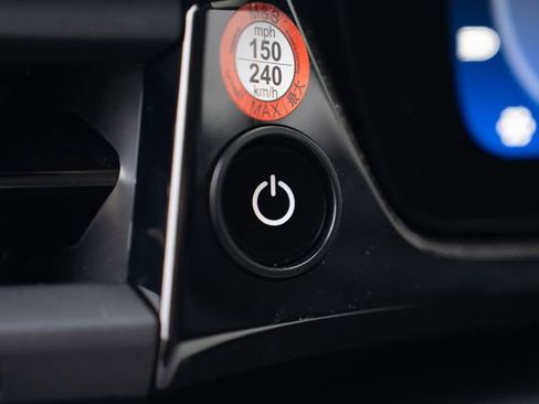 Certified 2025 Porsche Macan 4 Electric image 29