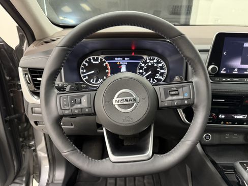 Used 2021 Nissan Rogue SV w/ Premium Package FWD image 18
