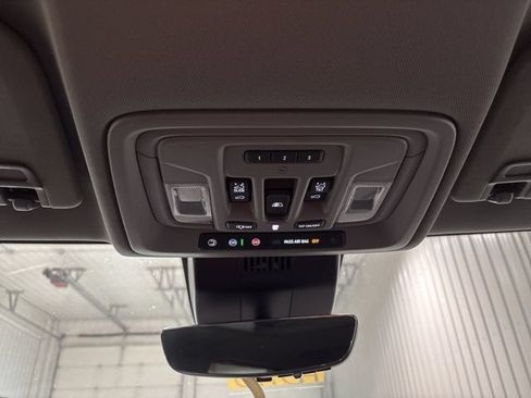 Used 2022 Chevrolet Silverado 1500 LTZ w/ LTZ Premium Package AWD/4WD image 15