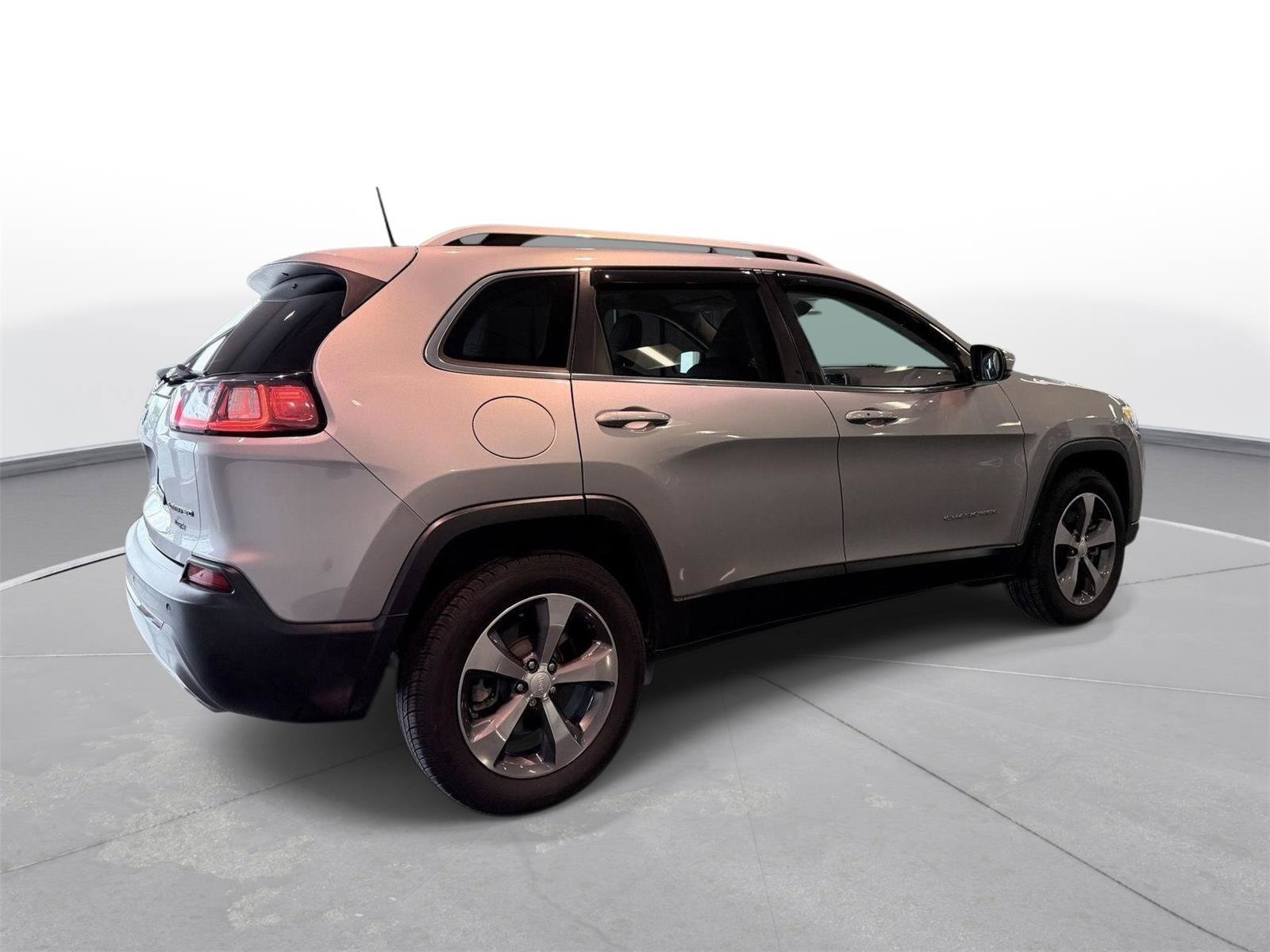 Used 2019 Jeep Cherokee Limited AWD/4WD image 5