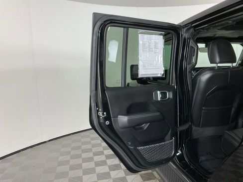 Used 2020 Jeep Gladiator Overland w/ Uconnect 4C Nav & Sound Group image 24