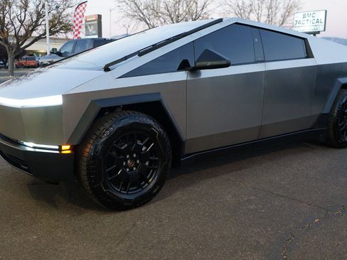 Used 2024 Tesla Cybertruck AWD Crew Cab image 7