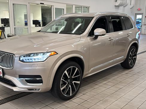 Used 2023 Volvo XC90 B5 Plus w/ Protection Package Premier AWD/4WD image 9