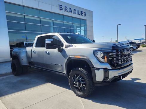 Used 2025 GMC Sierra 3500 Denali Ultimate AWD/4WD image 3