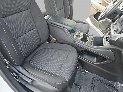 Certified 2023 GMC Acadia SLE w/ Driver Convenience Package image 10