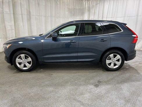 Used 2022 Volvo XC60 B5 Momentum image 5