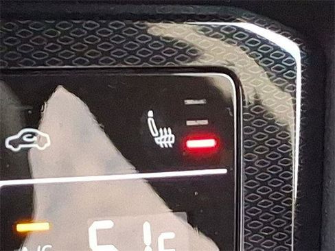 New 2025 Volkswagen Taos SE image 21