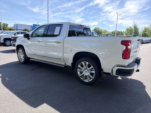 Used 2023 Chevrolet Silverado 1500 High Country w/ High Country Premium Package AWD/4WD image 9