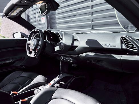 Used 2018 Ferrari 488 Spider image 43