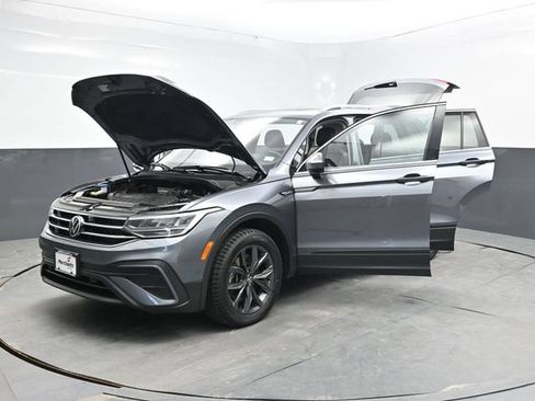 Used 2022 Volkswagen Tiguan SE w/ Panoramic Sunroof Package AWD/4WD image 36