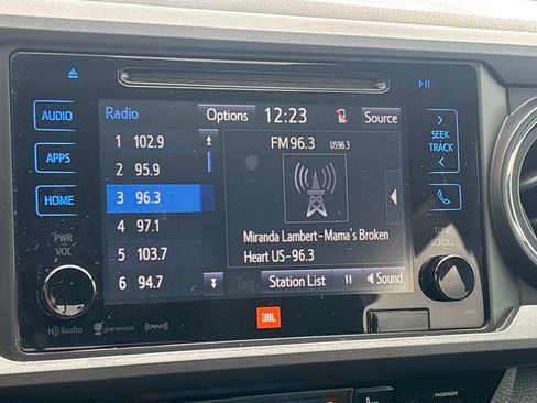 Used 2017 Toyota Tacoma TRD Off-Road image 11