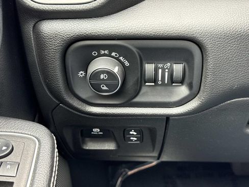 Used 2023 RAM 1500 Laramie AWD/4WD image 12