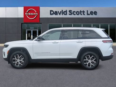Used 2025 Jeep Grand Cherokee Limited RWD image 11