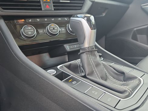 Used 2022 Volkswagen Jetta SE w/ Panoramic Sunroof Package FWD image 32